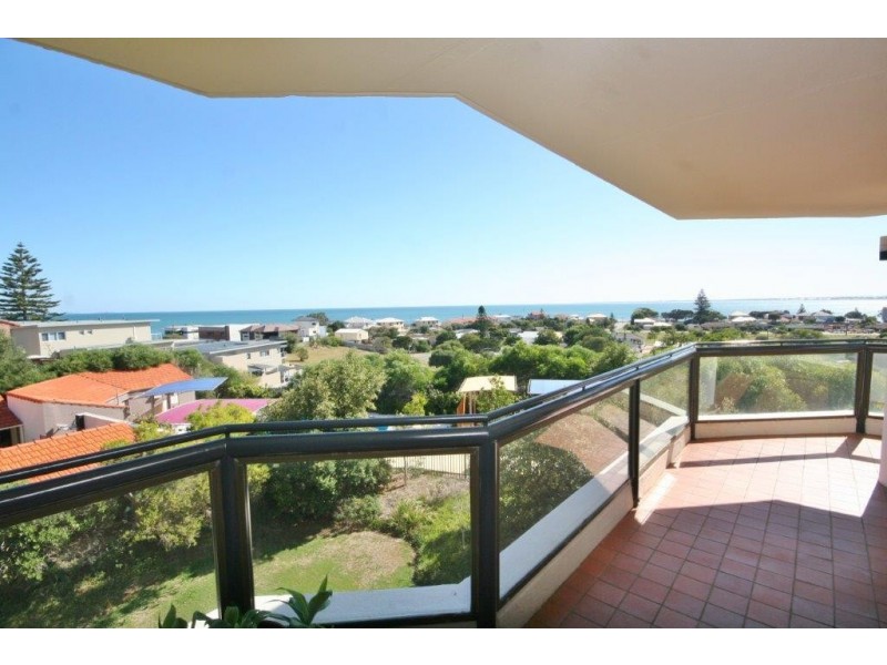 9/6a Valley Road, Halls Head WA 6210