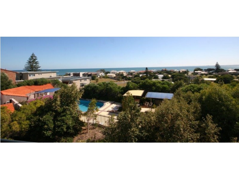 9/6a Valley Road, Halls Head WA 6210