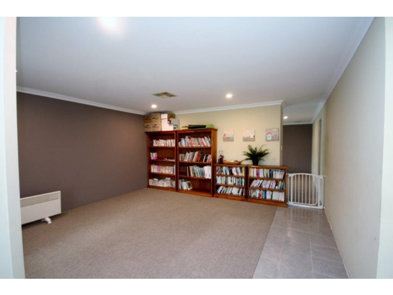 52 Buttercup Parkway, Halls Head WA 6210