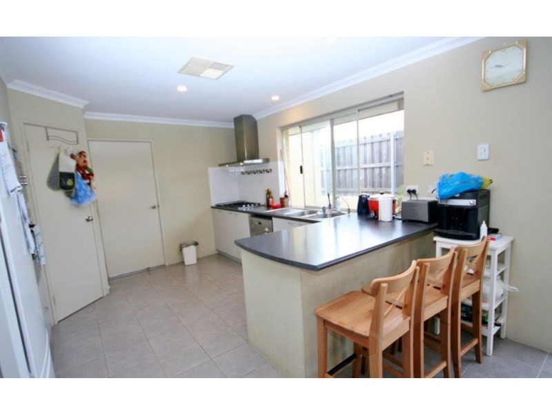 52 Buttercup Parkway, Halls Head WA 6210