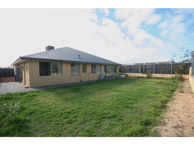 52 Buttercup Parkway, Halls Head WA 6210