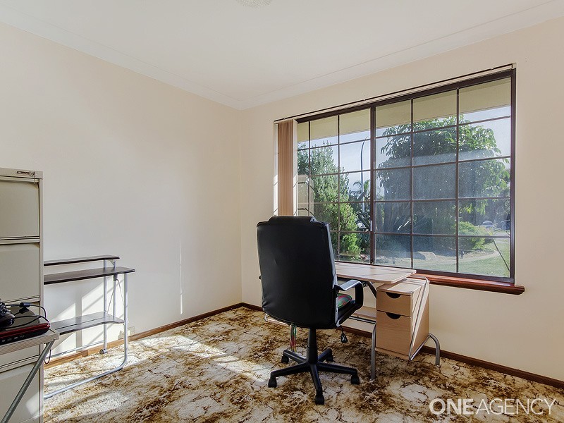 6 Maitland Close, Halls Head WA 6210