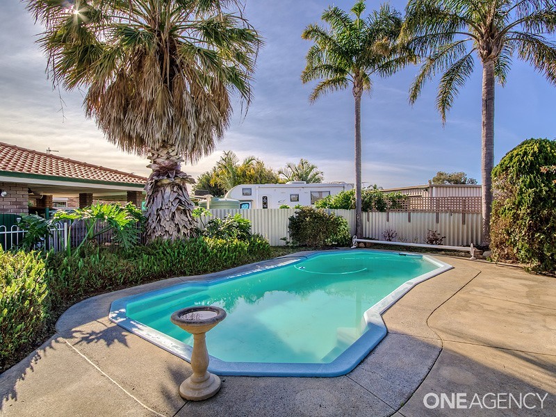 6 Maitland Close, Halls Head WA 6210