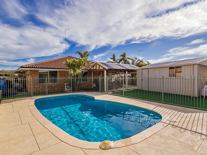 36 Silvertop Avenue, Halls Head WA 6210