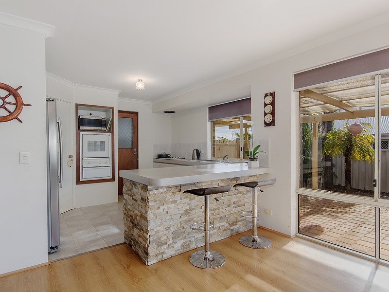 36 Silvertop Avenue, Halls Head WA 6210