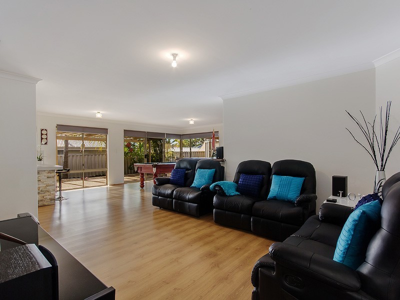 36 Silvertop Avenue, Halls Head WA 6210