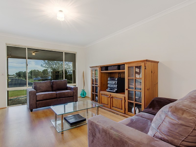 36 Silvertop Avenue, Halls Head WA 6210