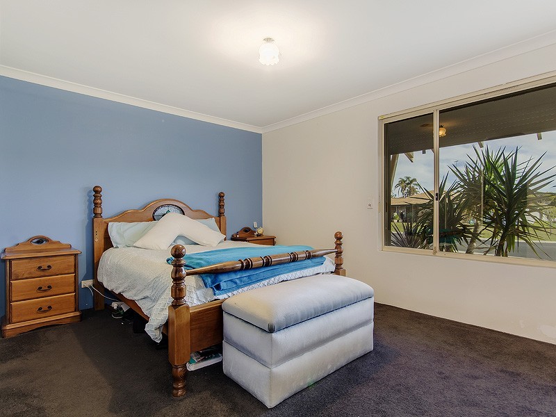 36 Silvertop Avenue, Halls Head WA 6210