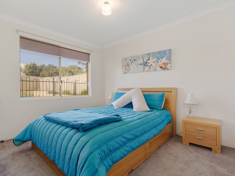 36 Silvertop Avenue, Halls Head WA 6210