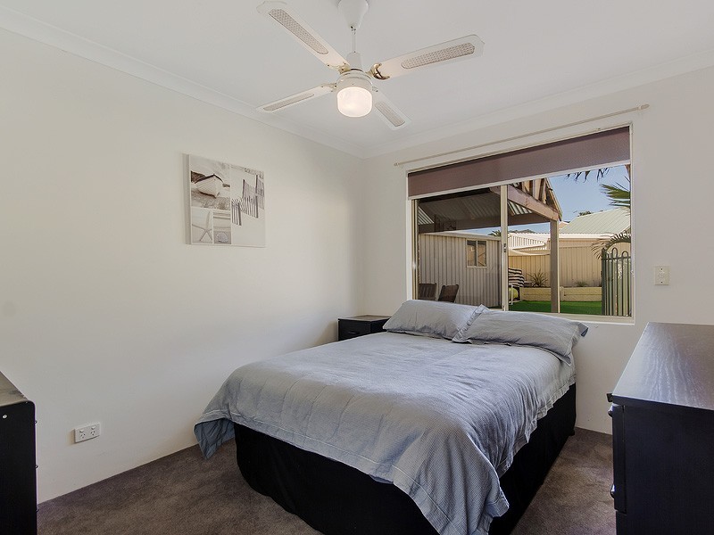 36 Silvertop Avenue, Halls Head WA 6210