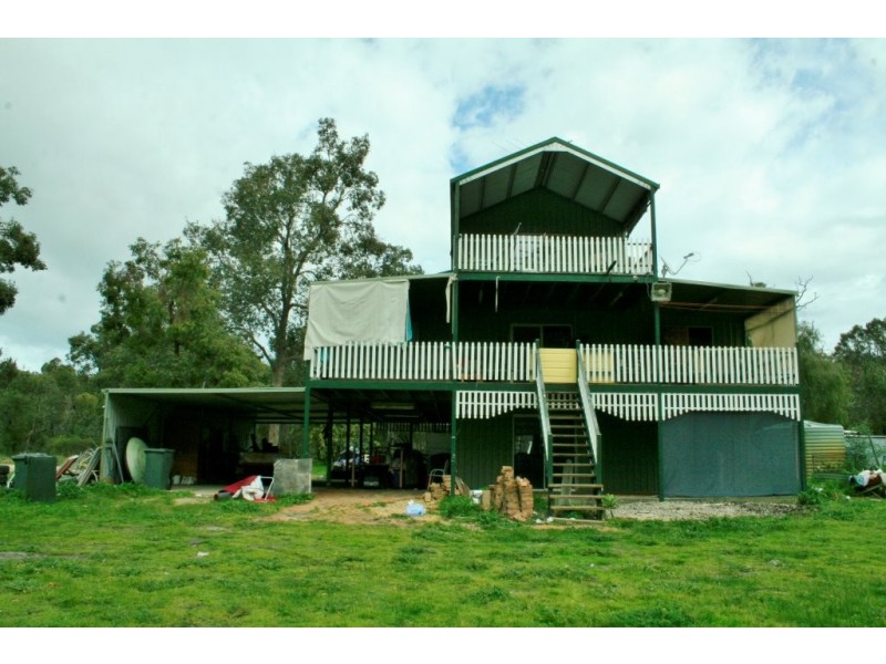 600 Southern Estuary Road, Lake Clifton WA 6215