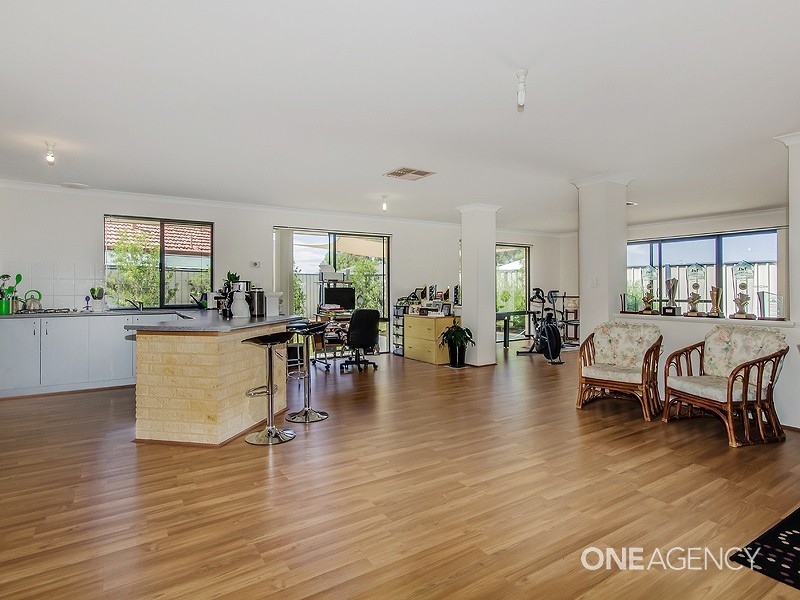 2 Capilano Court, Meadow Springs WA 6210