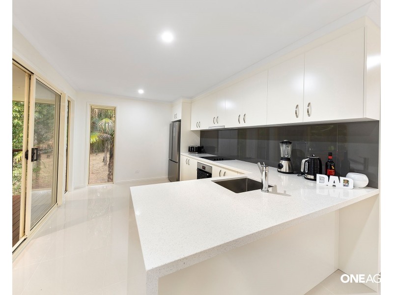 21 Kingsgate Drive, Tinbeerwah QLD 4563