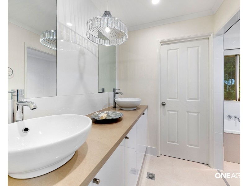 21 Kingsgate Drive, Tinbeerwah QLD 4563