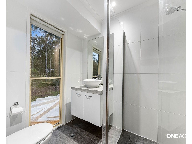 21 Kingsgate Drive, Tinbeerwah QLD 4563