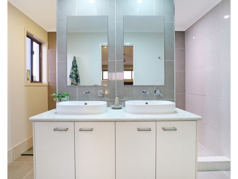 10 Feathertail Place, Peregian Springs QLD 4573