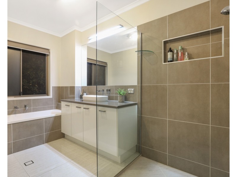 10 Feathertail Place, Peregian Springs QLD 4573