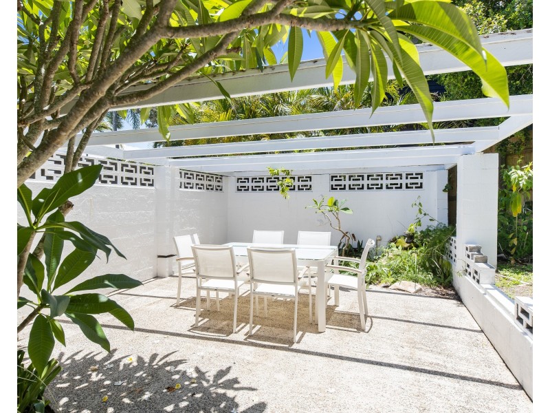 2 Cooloosa Street, Sunshine Beach QLD 4567
