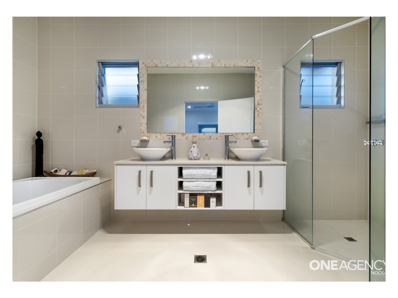 2/8 Nannygai Street, Noosaville QLD 4566