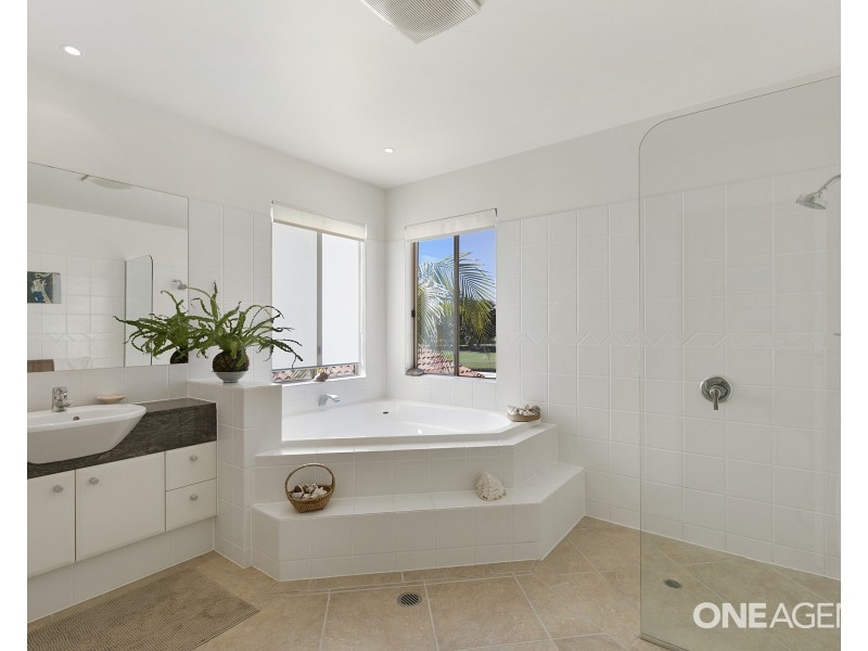 213/61 Noosa Springs Drive, Noosa Heads QLD 4567