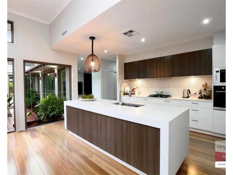 5 Springs Crescent, Noosa Heads QLD 4567