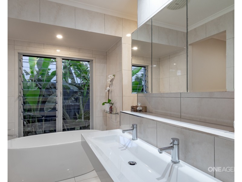 13 Treasure Cove, Noosaville QLD 4566