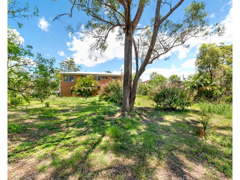 2 Hillview Parade, Ashmore QLD 4214