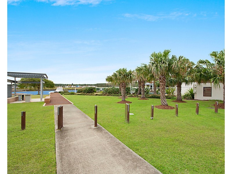 1/6 Pendraat Parade, Hope Island QLD 4212