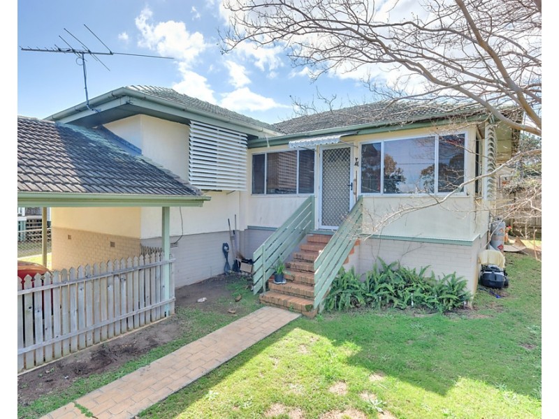 24 Bradley Road, Clontarf QLD 4019