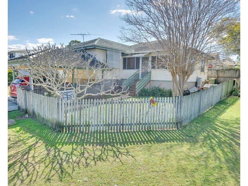 24 Bradley Road, Clontarf QLD 4019