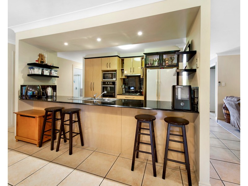 23 Ken Crescent, Helensvale QLD 4212
