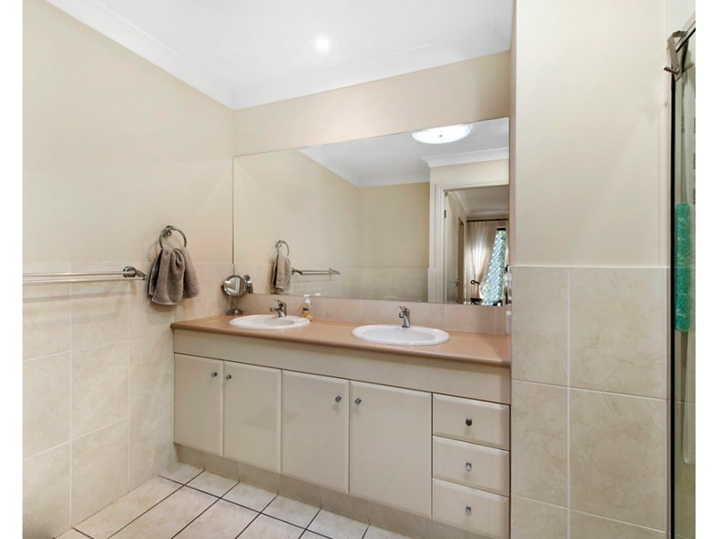 23 Ken Crescent, Helensvale QLD 4212