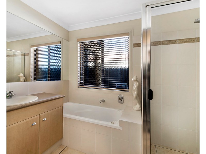 23 Ken Crescent, Helensvale QLD 4212
