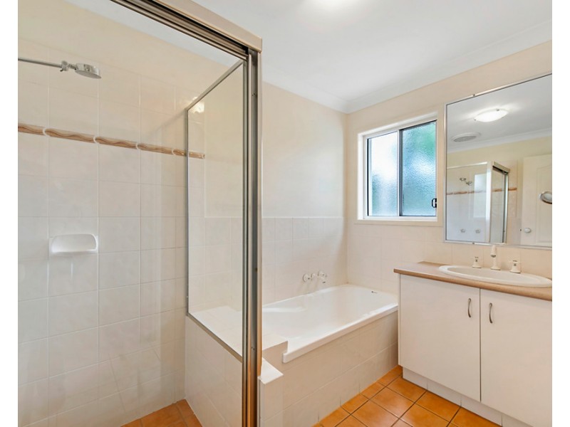 32 Madasin Close, Arundel QLD 4214