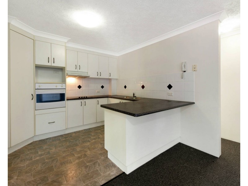 2/146 High Street, Southport QLD 4215