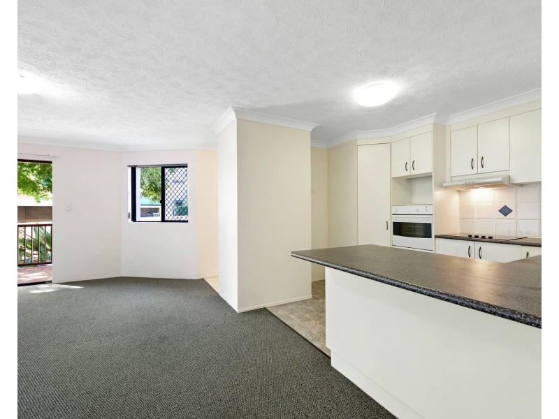 2/146 High Street, Southport QLD 4215