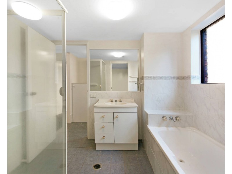 2/146 High Street, Southport QLD 4215