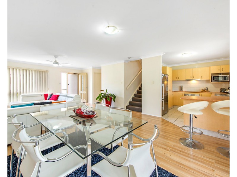 27 Clear River Boulevard, Ashmore QLD 4214