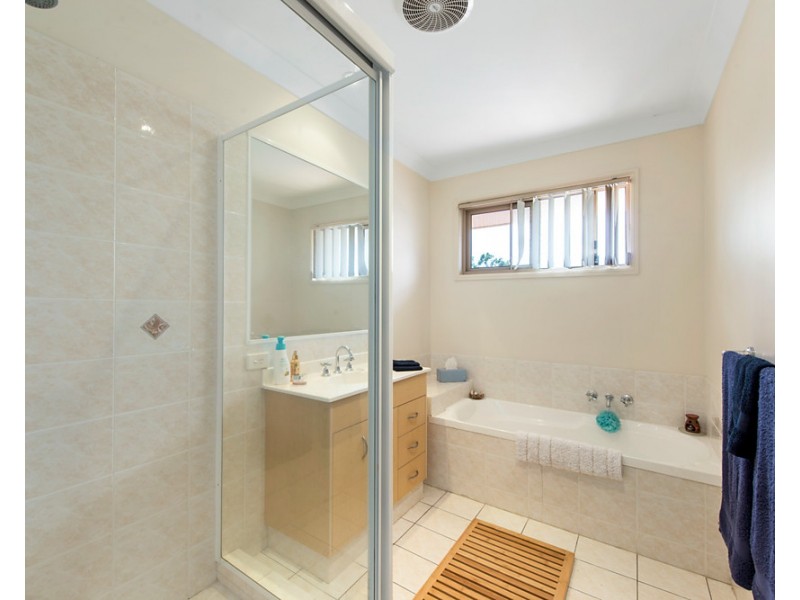 27 Clear River Boulevard, Ashmore QLD 4214