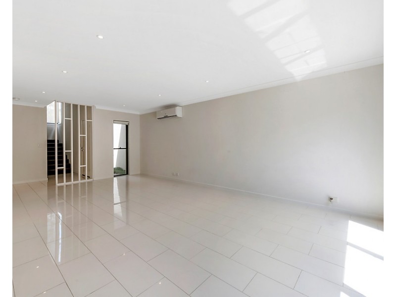 12/14 Norris Street, Pacific Pines QLD 4211