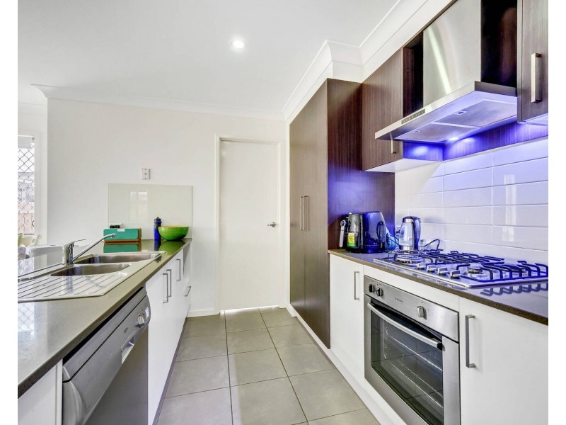 8 Crest Street, Narangba QLD 4504