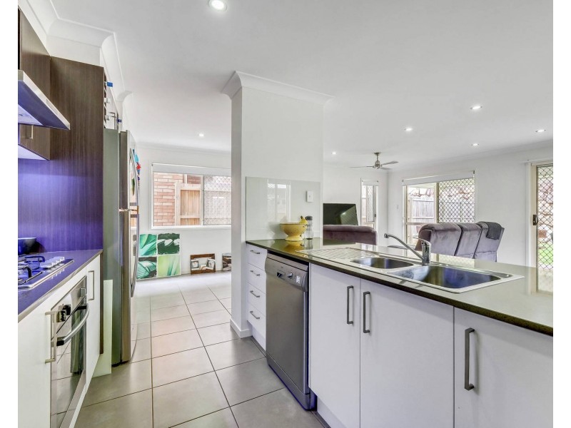 8 Crest Street, Narangba QLD 4504