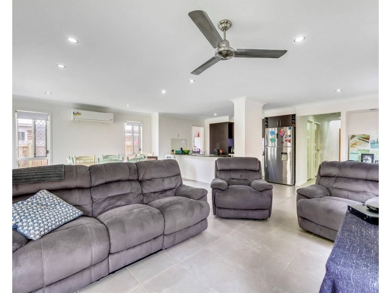 8 Crest Street, Narangba QLD 4504