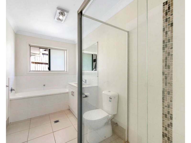 32 Oakwood Street, Pimpama QLD 4209