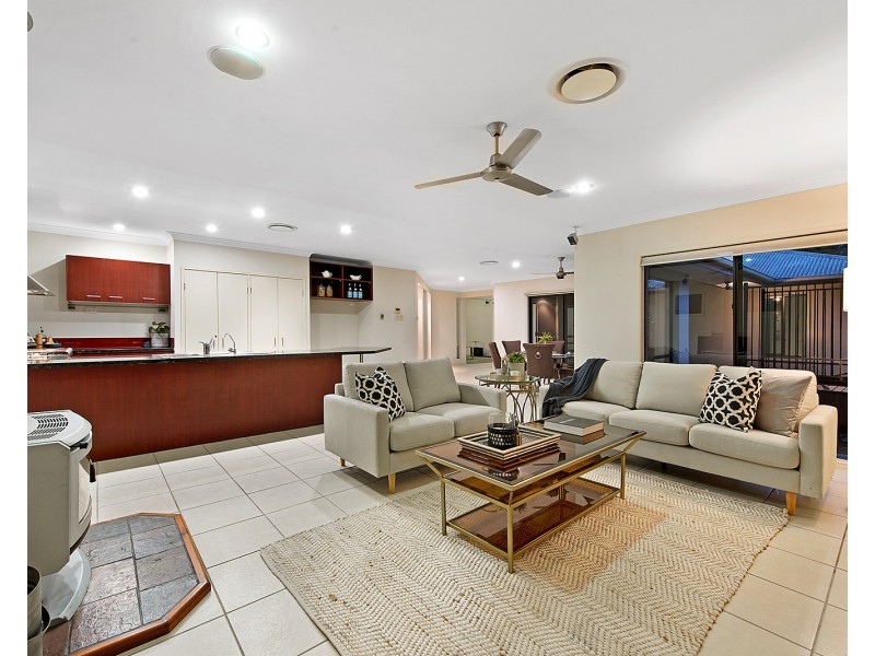 37 Carmarthen Circuit, Pacific Pines QLD 4211