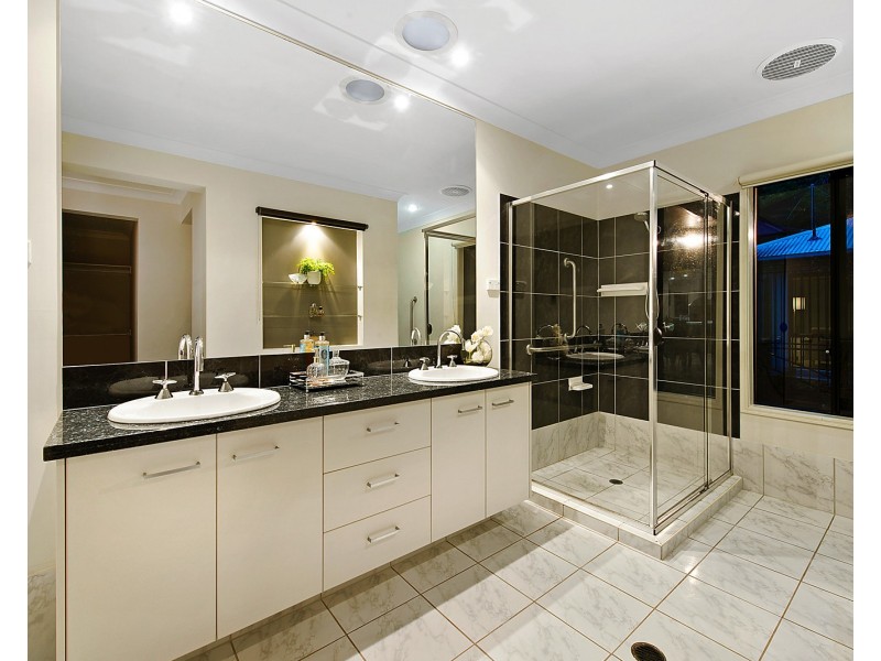 37 Carmarthen Circuit, Pacific Pines QLD 4211