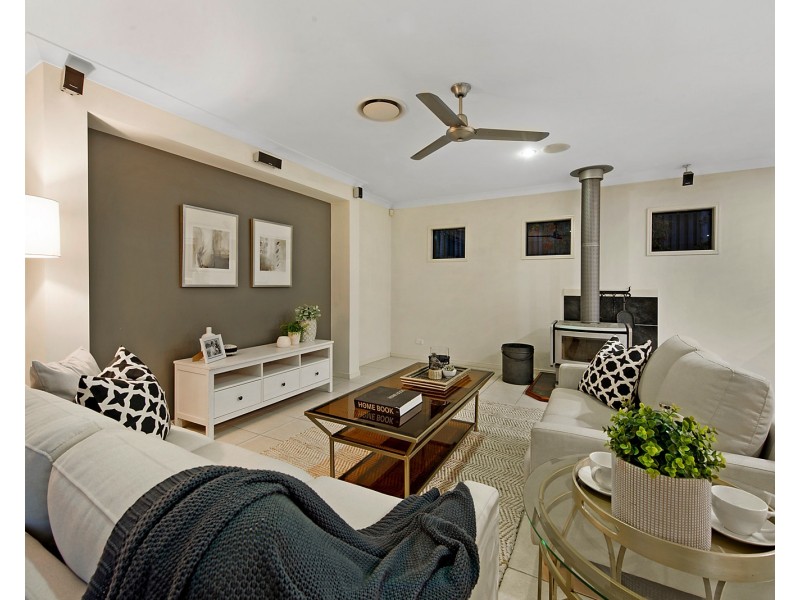 37 Carmarthen Circuit, Pacific Pines QLD 4211