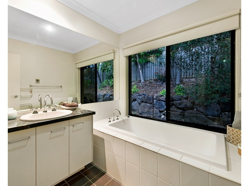 37 Carmarthen Circuit, Pacific Pines QLD 4211