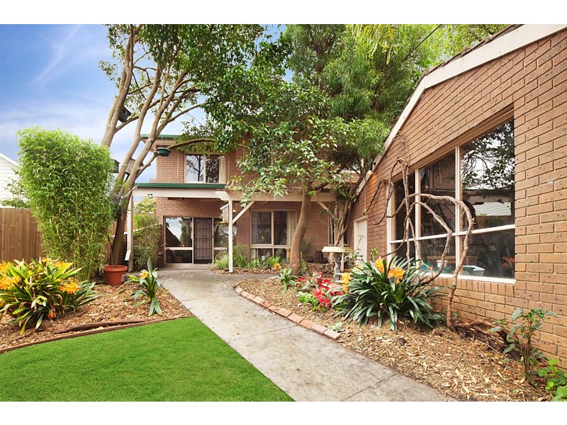 8 Salisbury Avenue, Blackburn VIC 3130