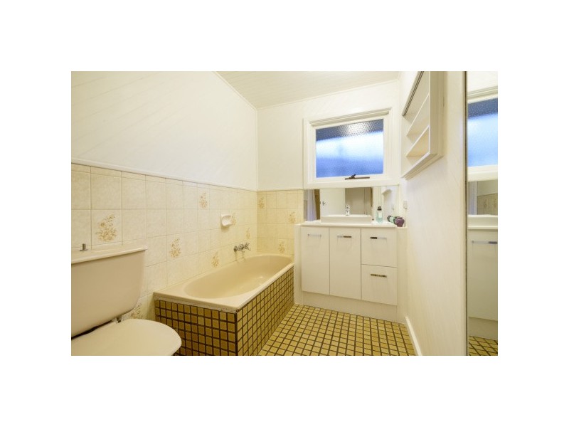 21 Raymond Street, Blackburn North VIC 3130